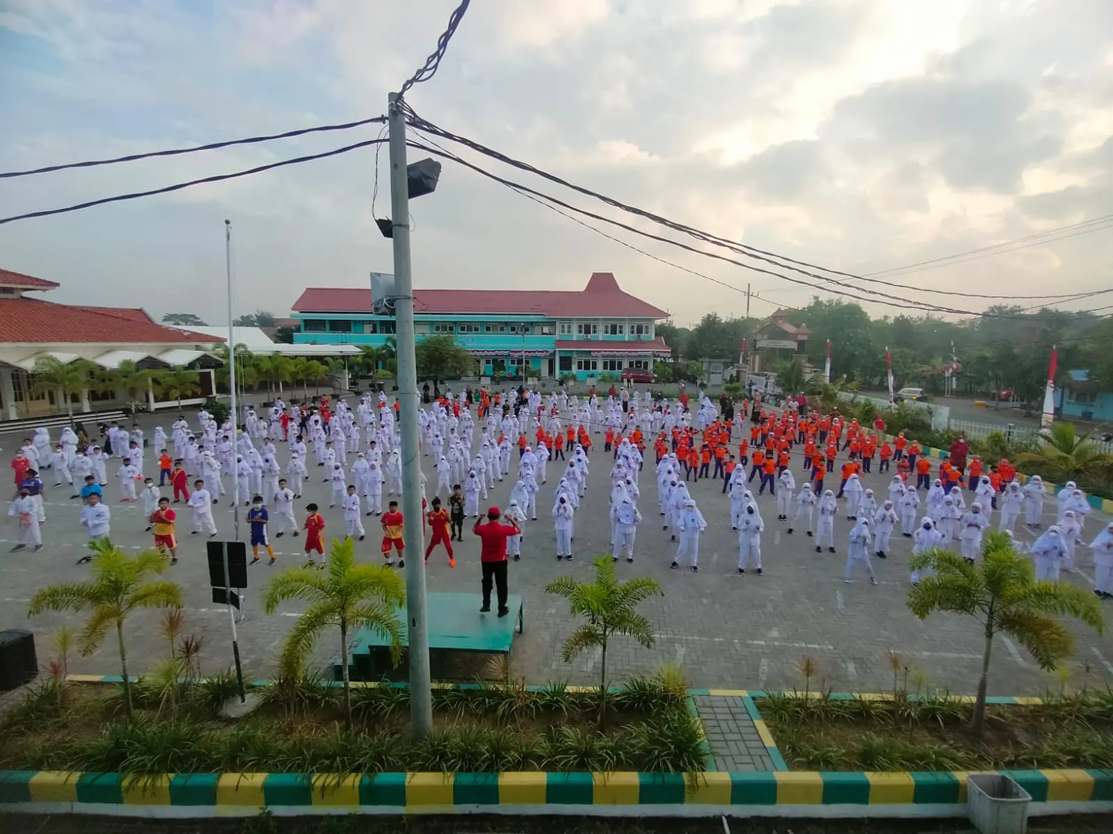 Mengawali Jumat dengan Gerak, Menumbuhkan Generasi yang Sehat dan Ceria di SD Al Muttaqien Surabaya 