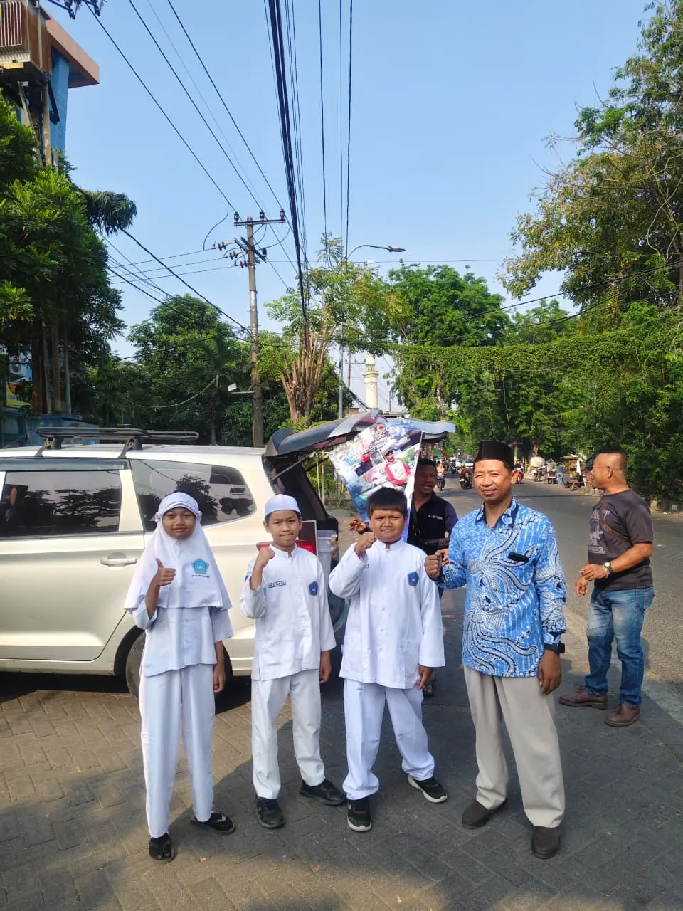 Jumat Berkah: Saat Berbagi Menjadi Sebuah Kebiasaan di SD Al Muttaqien Surabaya 